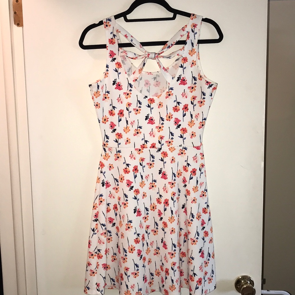 Floral Dress with Back Detailing - Picture 2 of 3